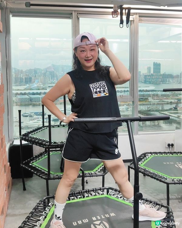 最近愛上跳彈床運動，看似輕鬆其實都好費勁，比心機跳都好爆汗，...