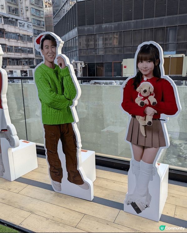 好大個小薯茄出現?T.O.P.，仲要坐住鹿車飛落黎，超級得意...