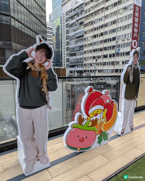 好大個小薯茄出現?T.O.P.，仲要坐住鹿車飛落黎，超級得意...