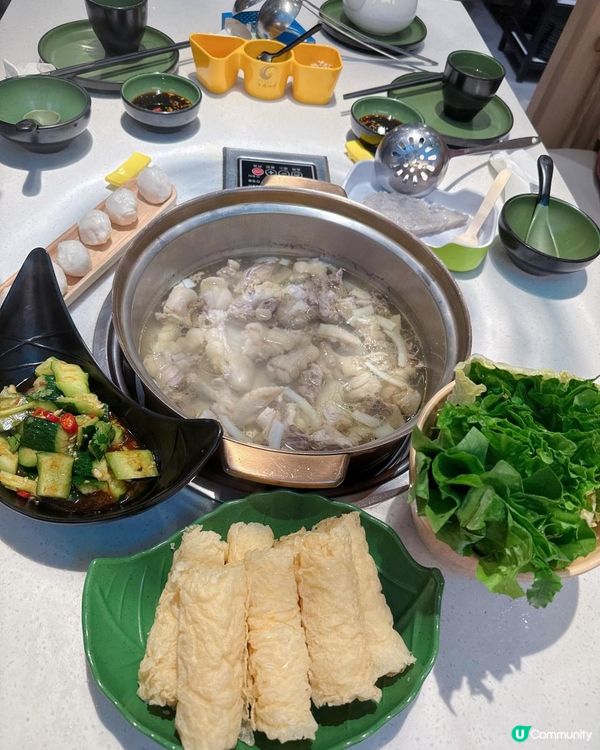 鮮嫩清甜的椰子雞煲