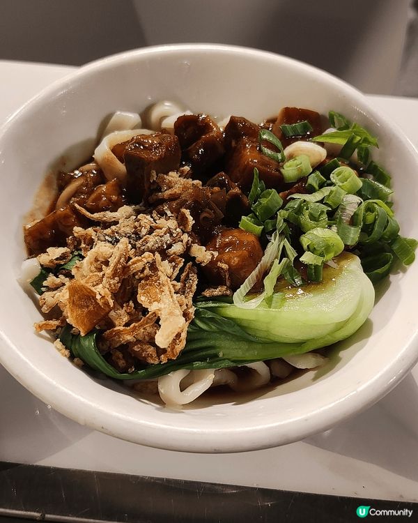 位於旺角家樂坊嘅捌捌陸，主打台式雞煲火鍋任食。呢度仲有全港獨...