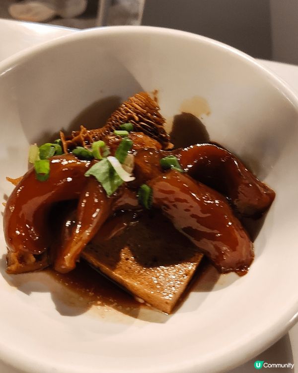 位於旺角家樂坊嘅捌捌陸，主打台式雞煲火鍋任食。呢度仲有全港獨...