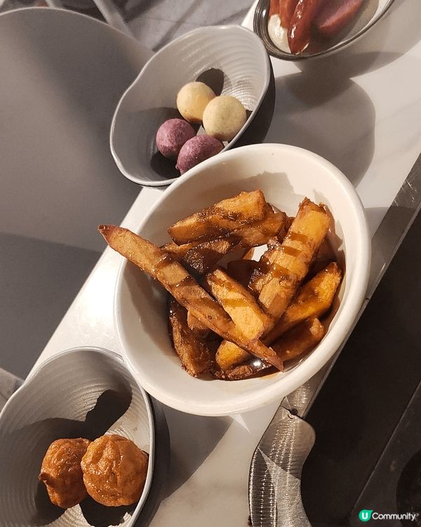 位於旺角家樂坊嘅捌捌陸，主打台式雞煲火鍋任食。呢度仲有全港獨...