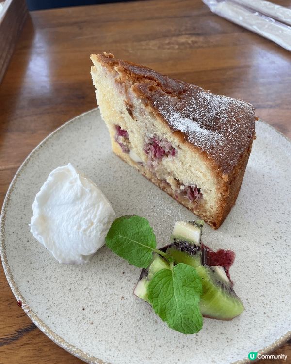 日本雨晴植物公園，crepe 有濃濃蛋香，雪糕香滑，另一個芝...