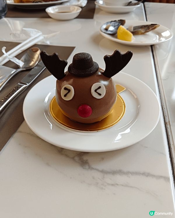 黃金海岸酒店嘅自助餐甜品，不止有很多嘅普通的款式，還有一些好...