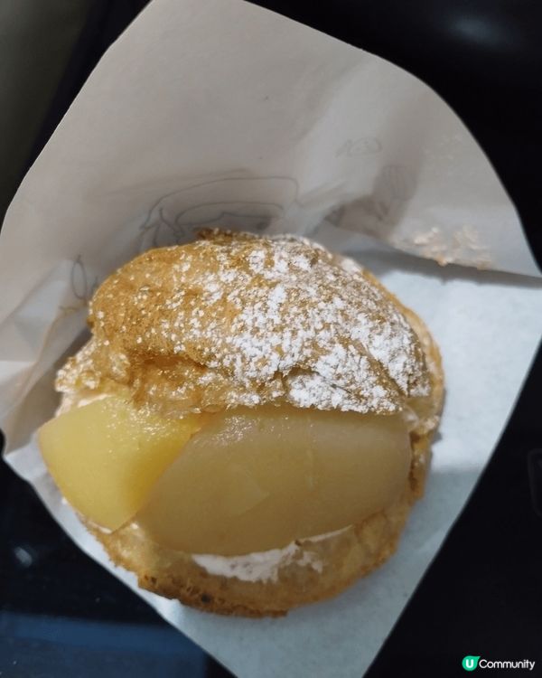 西樹濃朱古力泡芙及白桃士多啤梨泡芙，濃朱古力餡少但好食；白桃...