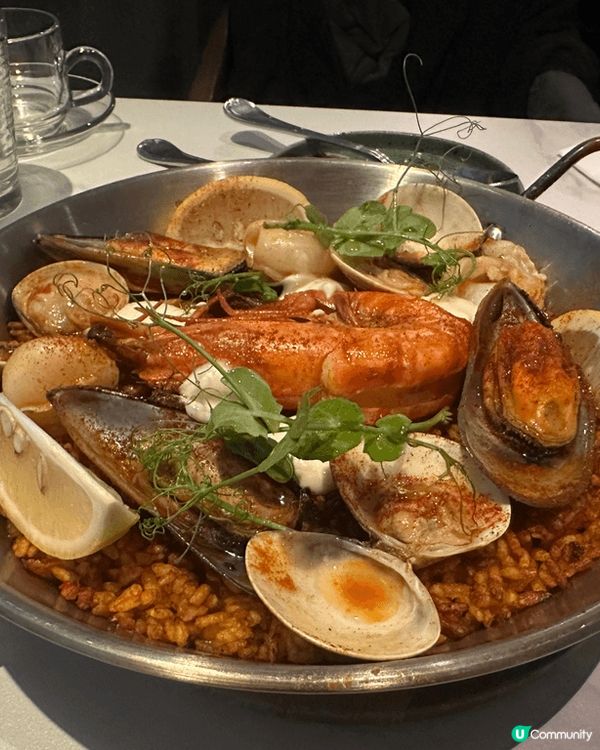 餐廳位於銅鑼灣嘅Sabrosa,主打西班牙菜，餐廳環境舒適，...