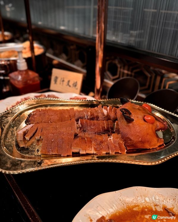 放題竟然有原隻乳豬😱？