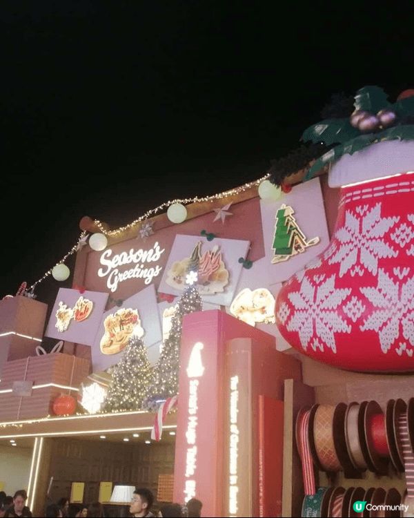 去尖沙咀海港城打卡，是每年的指定活動。應節的燈飾，燦爛的燈光...