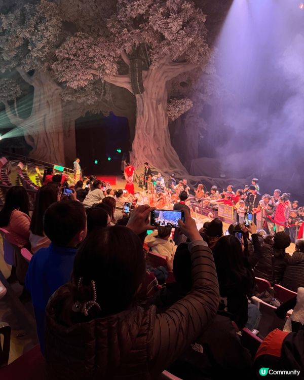 去廣州長隆玩足三日兩夜；食埋自助餐同埋睇埋馬戲；大人小朋友都...