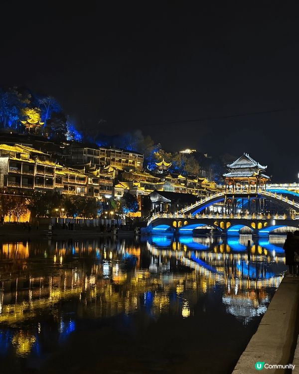 係香港西九龍站直接搭高鐵去鳳凰古城站，車程約5小時。鳳凰古城...