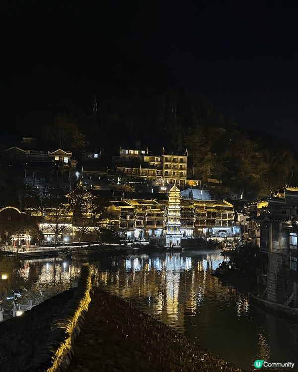 係香港西九龍站直接搭高鐵去鳳凰古城站，車程約5小時。鳳凰古城...