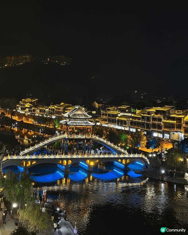 係香港西九龍站直接搭高鐵去鳳凰古城站，車程約5小時。鳳凰古城...