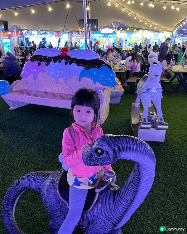 小朋友在aia嘉年華十分愉快，大人們也在這裏找到久違的歡樂。...