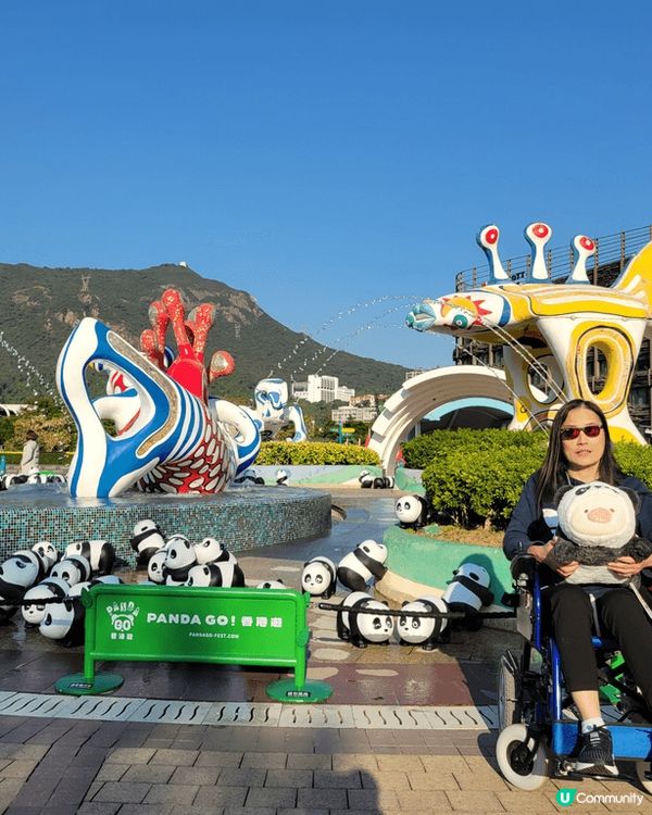 香港海洋公園，近期最熱門睇熊貓，太多人排隊，取票後排了一個小...