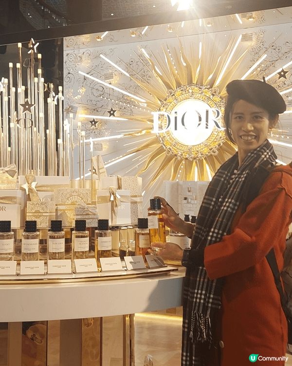 左起第1張：Dior K11 Musea 專櫃，整個擺設都好...