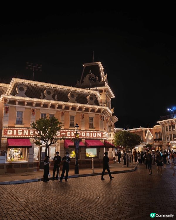 香港迪士尼, 美國小鎮大街, 可以與全座城堡合照, 尤其是晚...