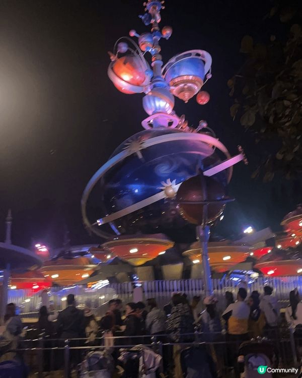 我喜歡迪士尼是因為有很可愛的卡通大物和好玩的機動遊戲，城堡打...