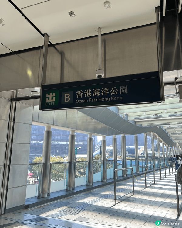 海洋公園係兒時最愛的地方，回想小時候爸爸媽媽帶我到樂園玩不同...