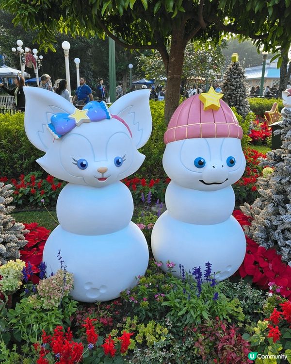 香港迪士尼樂園唔同節日都會有節日佈置，聖誕節好似真係去咗童畫...