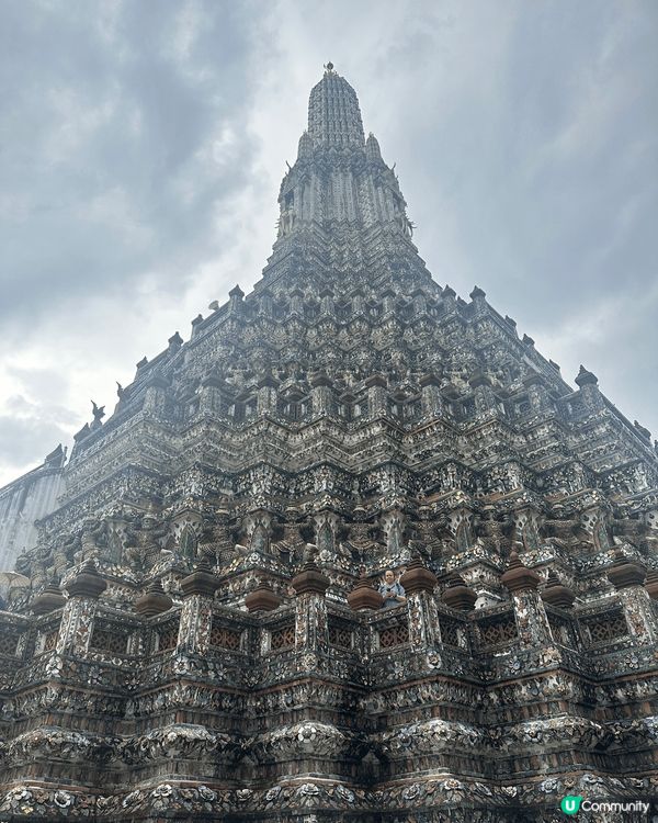 泰國曼谷鄭王廟，係廟外有好多租借泰服既舖頭，有啲仲包化妝se...