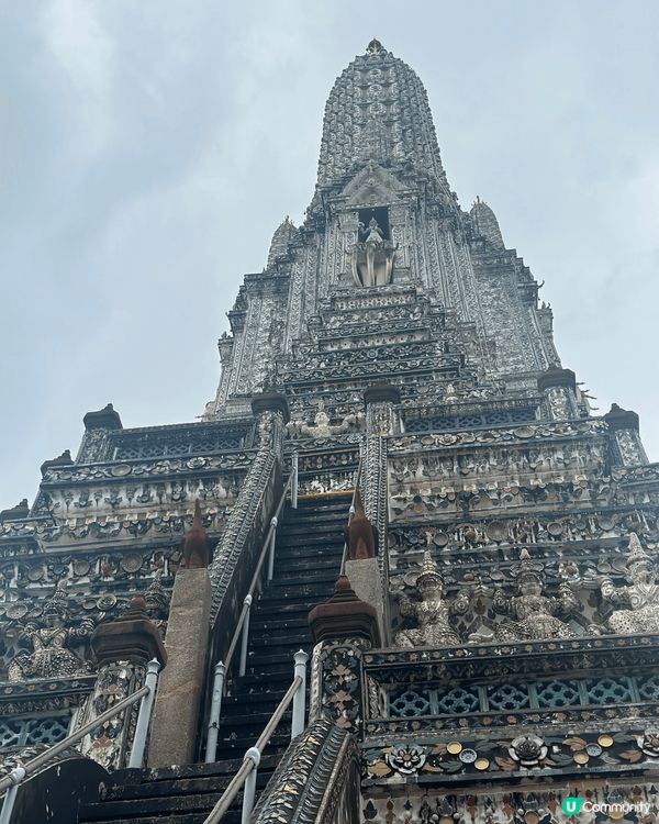 泰國曼谷鄭王廟，係廟外有好多租借泰服既舖頭，有啲仲包化妝se...