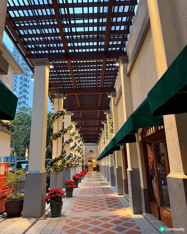 淺水灣灣景園呈歐陸式建築風格，華麗而優美，且景色怡人