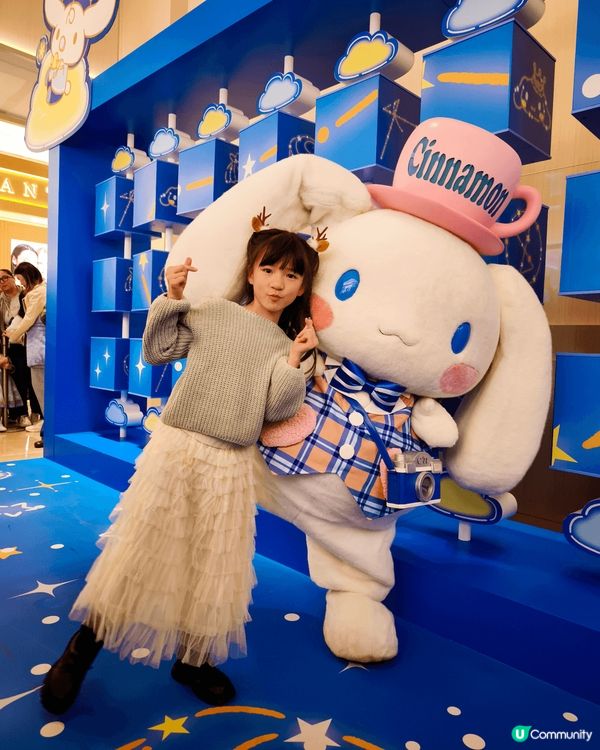 聖誕活動多姿多彩，除咗去睇合家歡電影，當然要去搵人氣肉桂狗打...