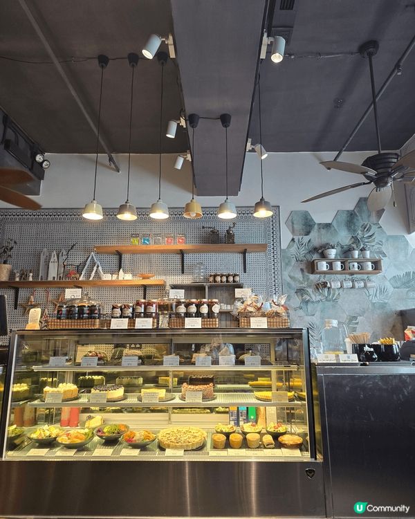 鴨利洲一個有趣打卡點。一間cafe但實質係傢俱店。環境好舒服...