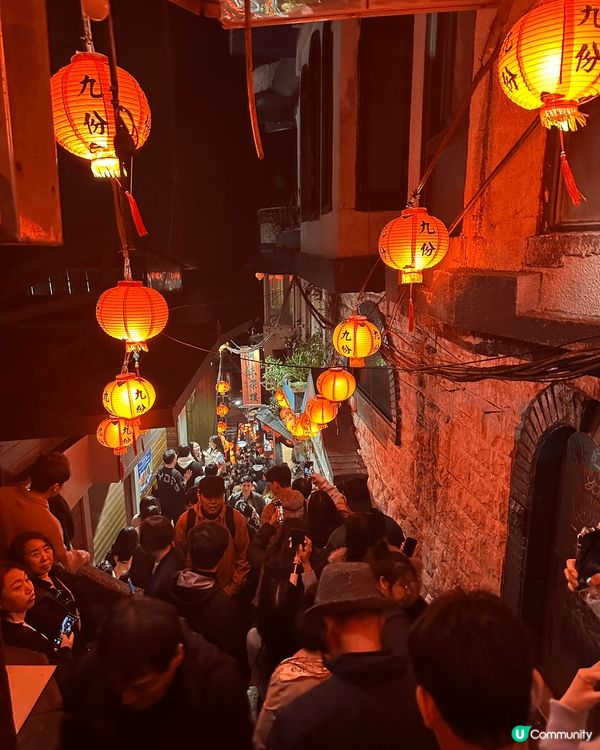 以上地方為台灣的九份十分及菁桐，很美麗的台灣，可以放天燈非常...