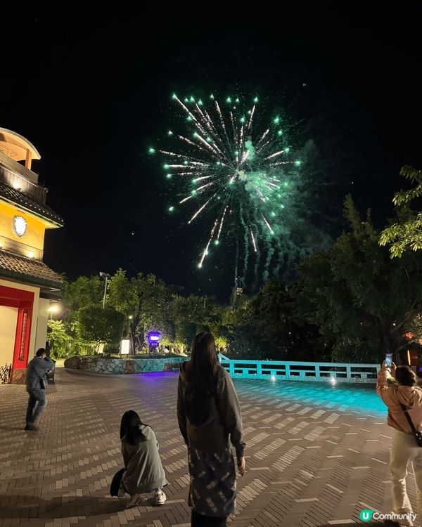 珠海御溫泉，有過百款美食，有煙花放有攤位遊戲，有溫泉浸，冬天...
