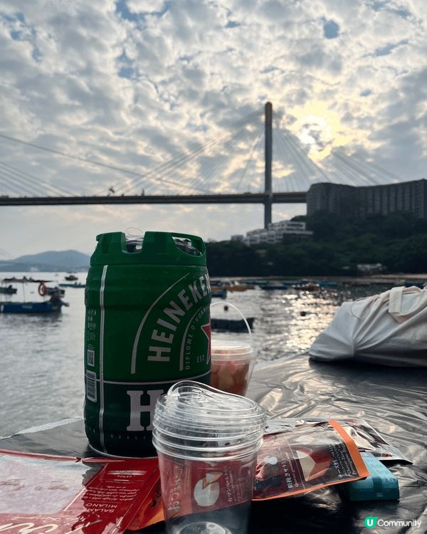 三張相分別係西九 汀九橋下面同埋本社天台酒吧