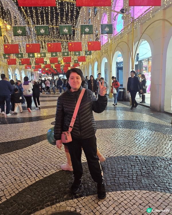 我喜歡澳門的原因，是因為澳門充滿了熱情，還有聖誕節氣氛，還有...