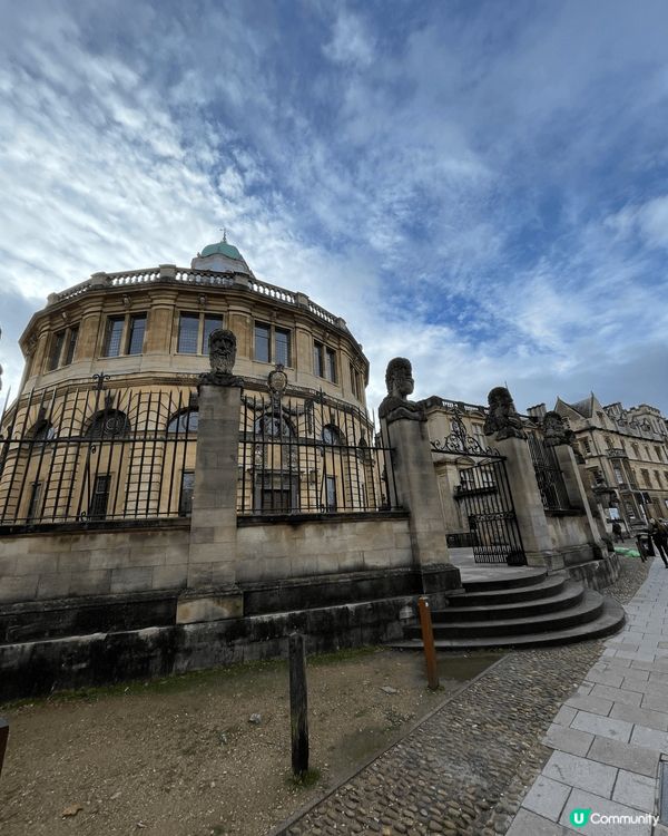 Oxford 內的畢業禮堂及圖書館- 讀萬卷書增智慧，行萬里...