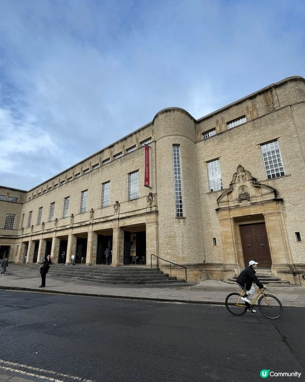 Oxford 內的畢業禮堂及圖書館- 讀萬卷書增智慧，行萬里...
