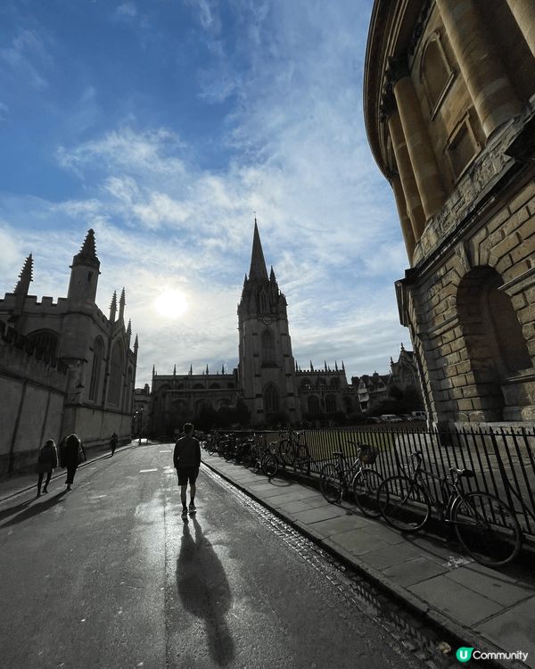 Oxford 內的畢業禮堂及圖書館- 讀萬卷書增智慧，行萬里...