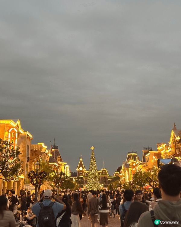 香港過聖誕最有氣氛一定係入迪士尼！今年魔雪奇緣世界迎來首場飄...