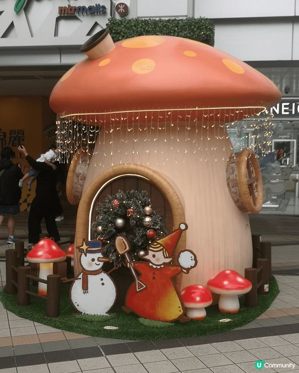 三個都是聖誕🎄主題的裝飾佈置，而且三個都在香港，我喜歡這些地...
