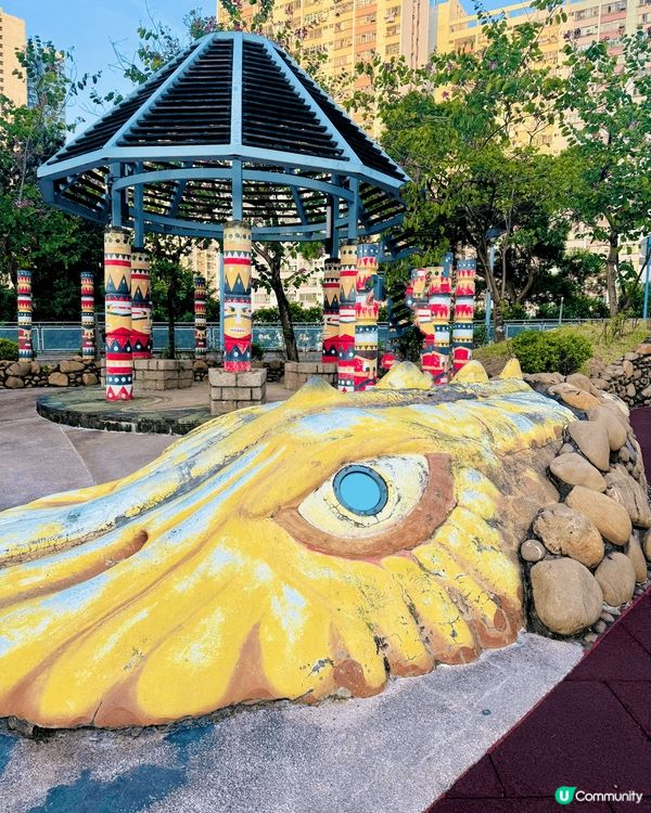 彩虹坪石遊樂場係我兩位仔仔最喜歡去的公園，呢個公園有城堡外觀...