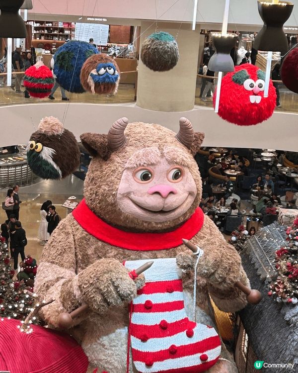 太古廣場怪獸打卡。公仔位置在太古廣場。可愛巨大嘅怪獸公仔