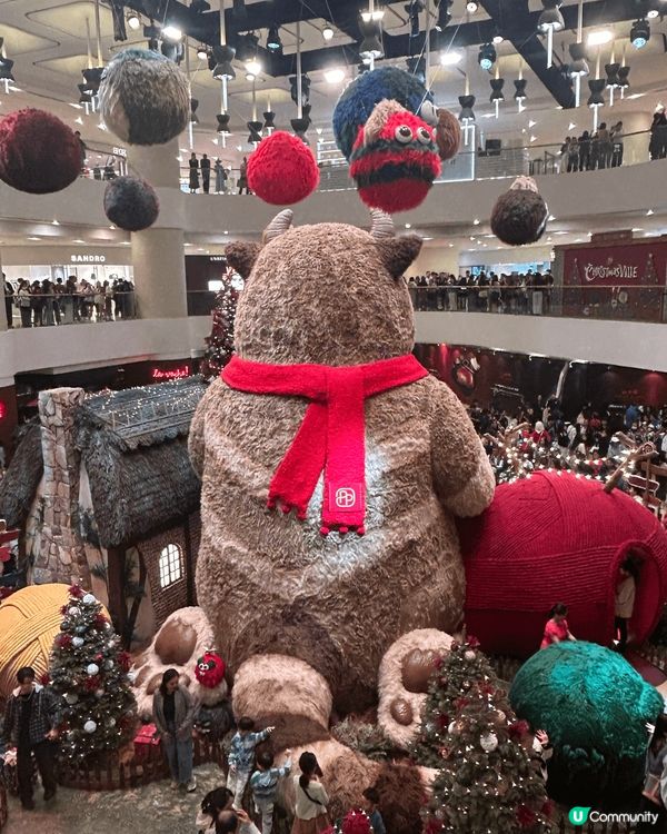 太古廣場怪獸打卡。公仔位置在太古廣場。可愛巨大嘅怪獸公仔