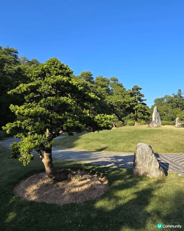 位於深圳市東北郊的仙湖植物公園是老幼家庭歡聚的好地方，全園分...