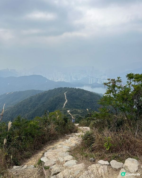 行山（借友人圖）