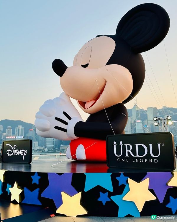 許願米奇老鼠!海港城屋頂出現超大隻7米高嘅米奇,合上雙手希望...