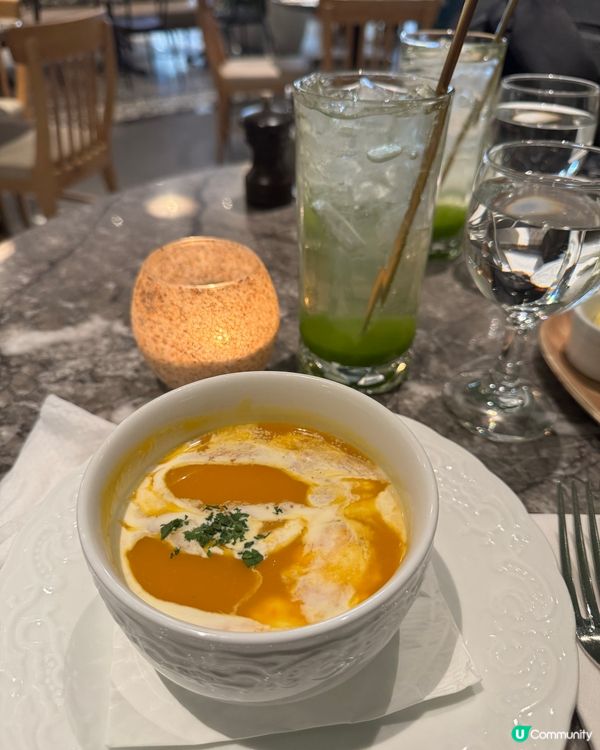 商場內環境不錯的西式餐廳