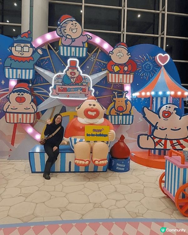 海洋公園富麗敦酒店食自助餐慶祝聖誕節，有好高的聖誕樹，去搭地...