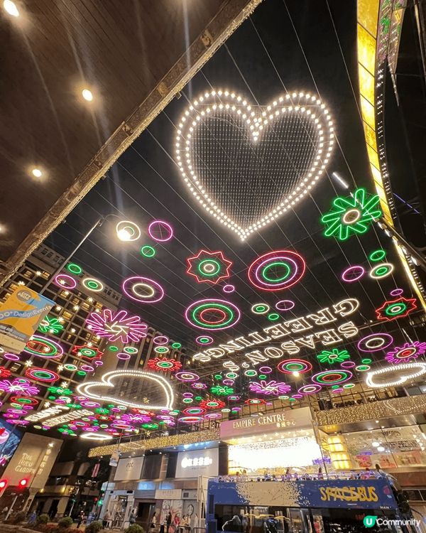 我認為西九、尖東海旁和利東街的聖誕燈飾是聖誕打卡熱點，因為壯...