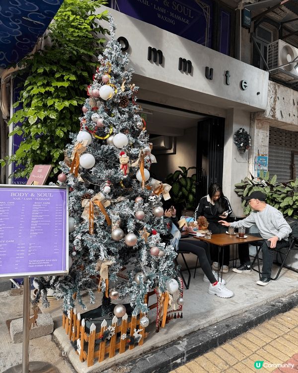 西貢市！聖誕假期去好有氣氛，好多人帶埋狗狗一齊去cafe 食...