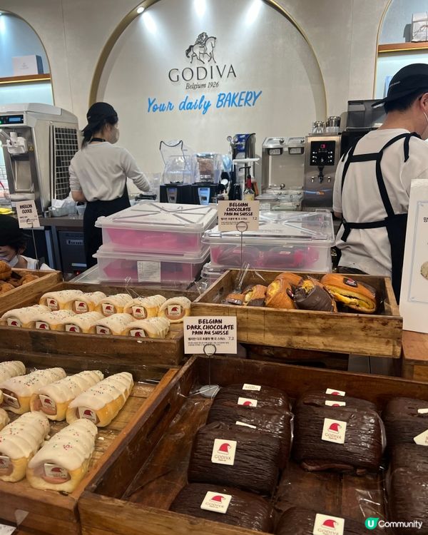 首爾聖誕打卡🎄  汝矣島現代百貨Godiva Cafe🤩