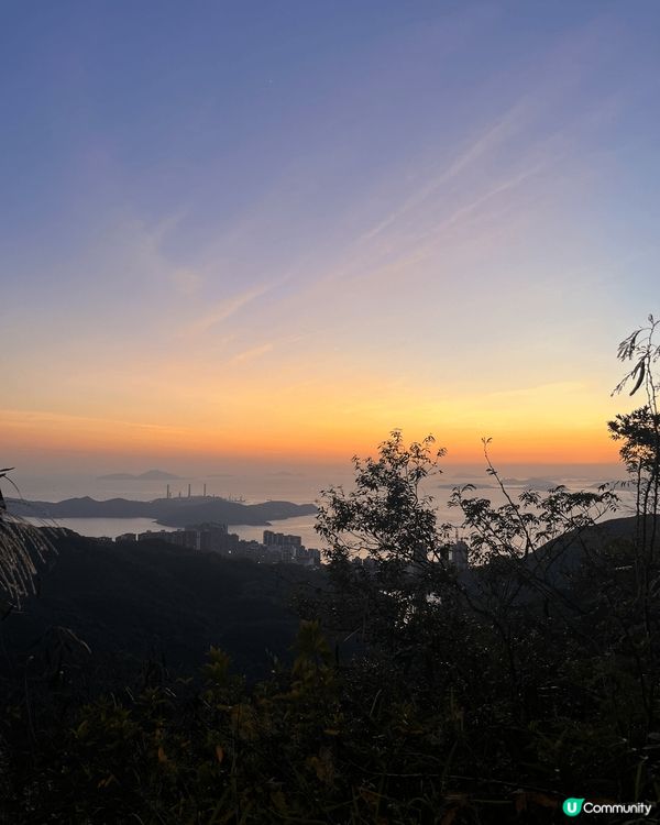 #聖誕都要做運動 山頂係我最鍾意亦係香港其中一條最簡單嘅行山...